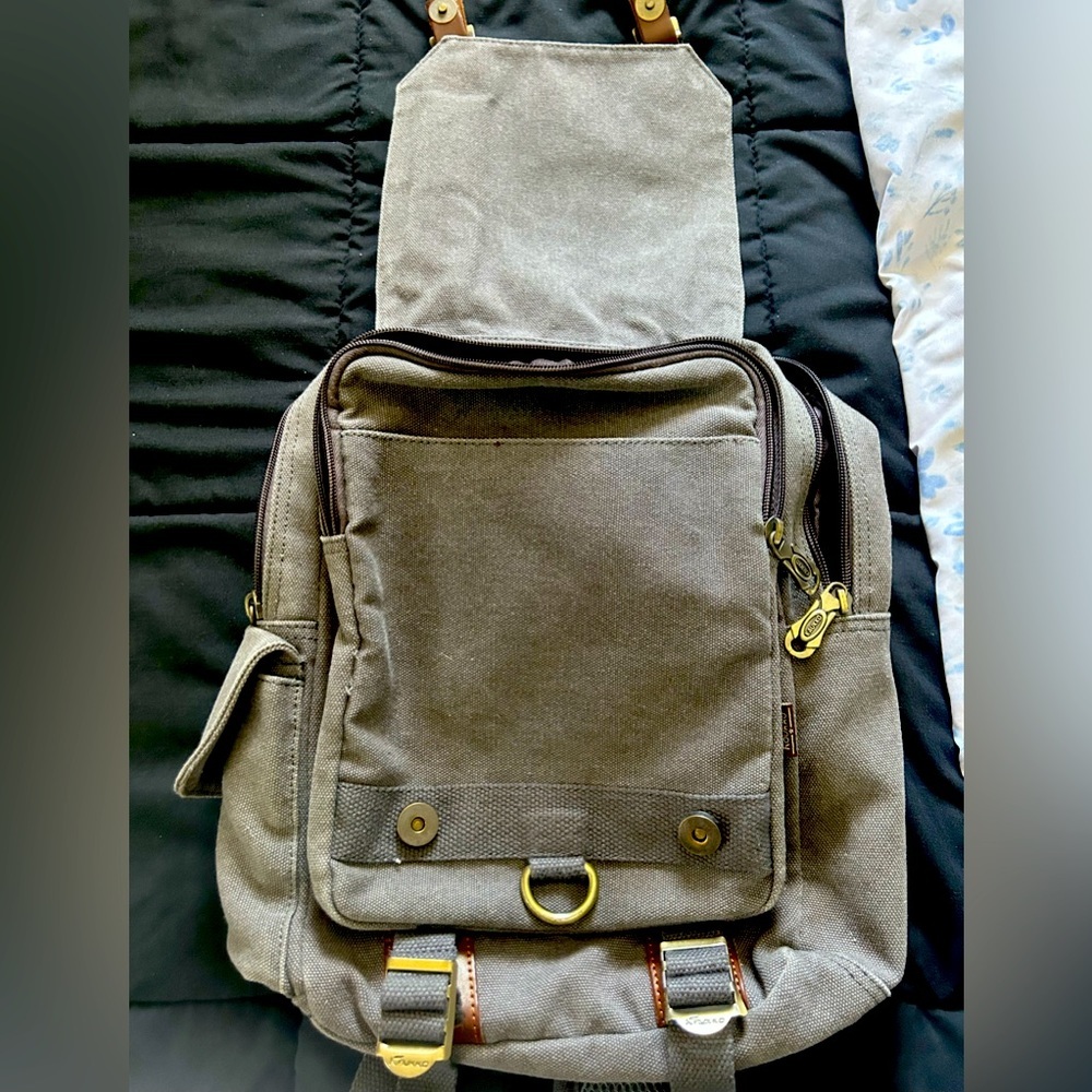 One strap backpack with 8 pockets - Picture 4 of 6